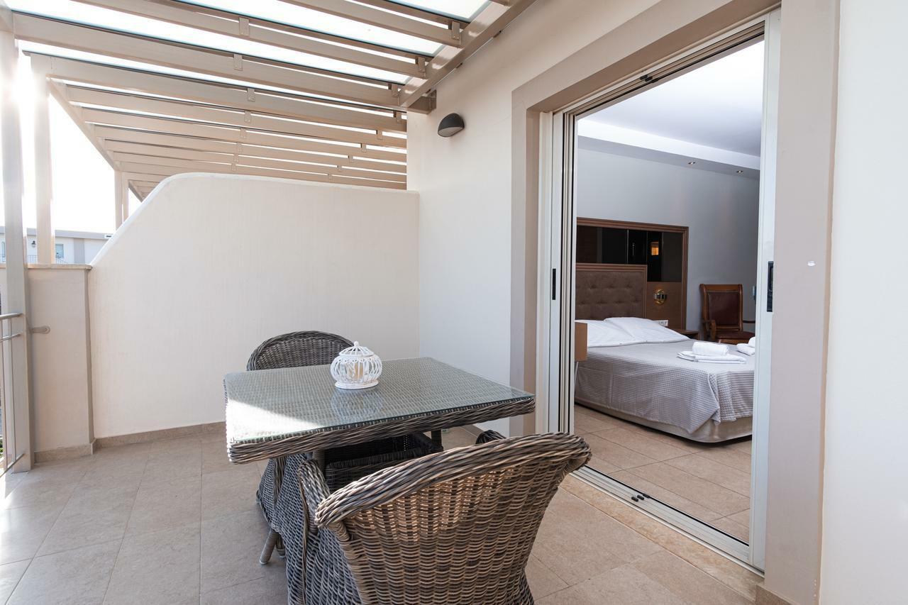 Zoe Seaside Resort Gialova Dış mekan fotoğraf