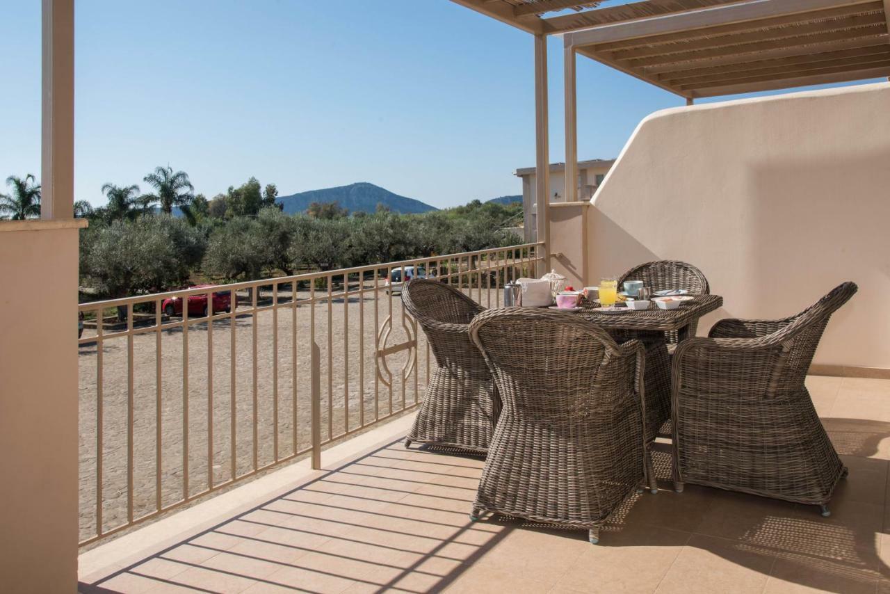 Zoe Seaside Resort Gialova Dış mekan fotoğraf